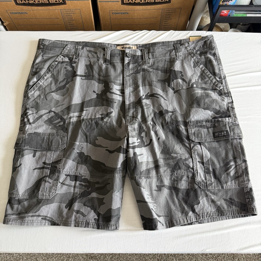 Wrangler Authentics Cargo Shorts Sz 50 Camo Relaxed Fit Outdoor Utility Stretch